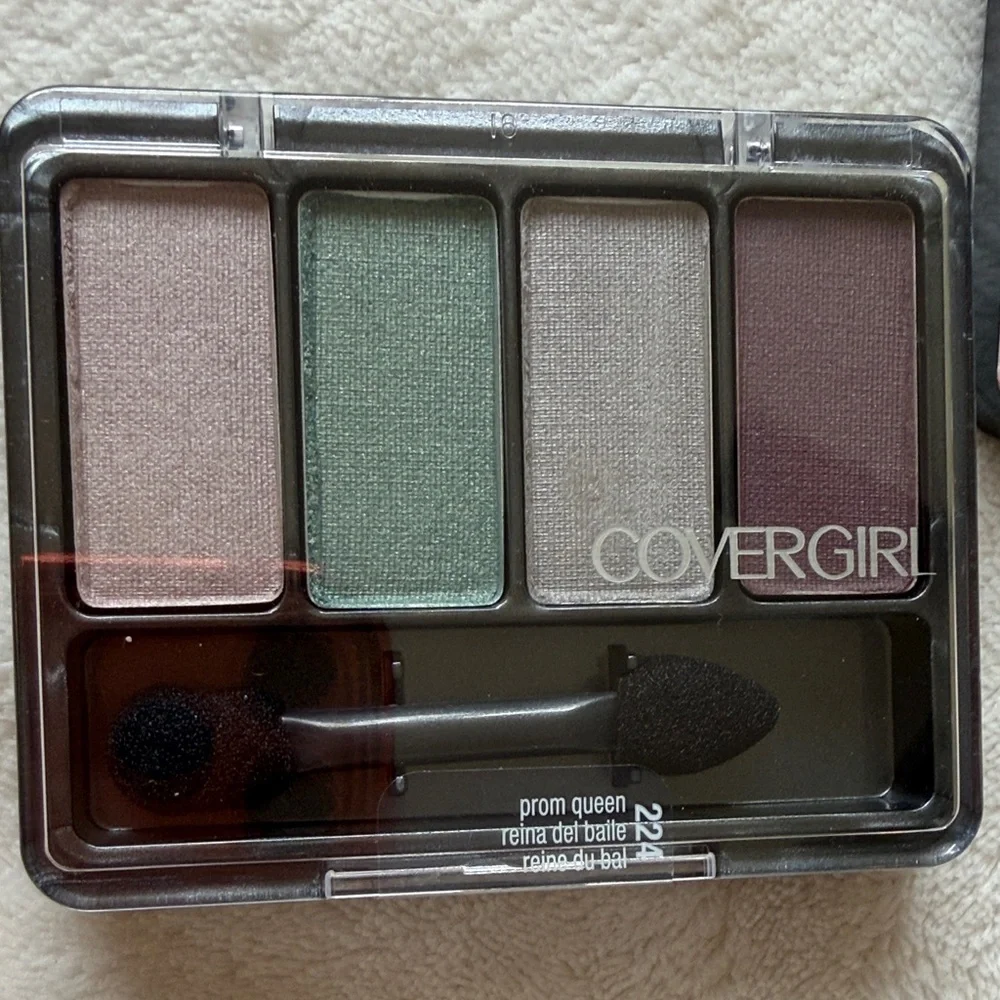 COVERGIRL Quad Eyeshadow Palette “Prom Queen” 224 Green, Taupe & Plum  Sealed - Picture 4 of 4
